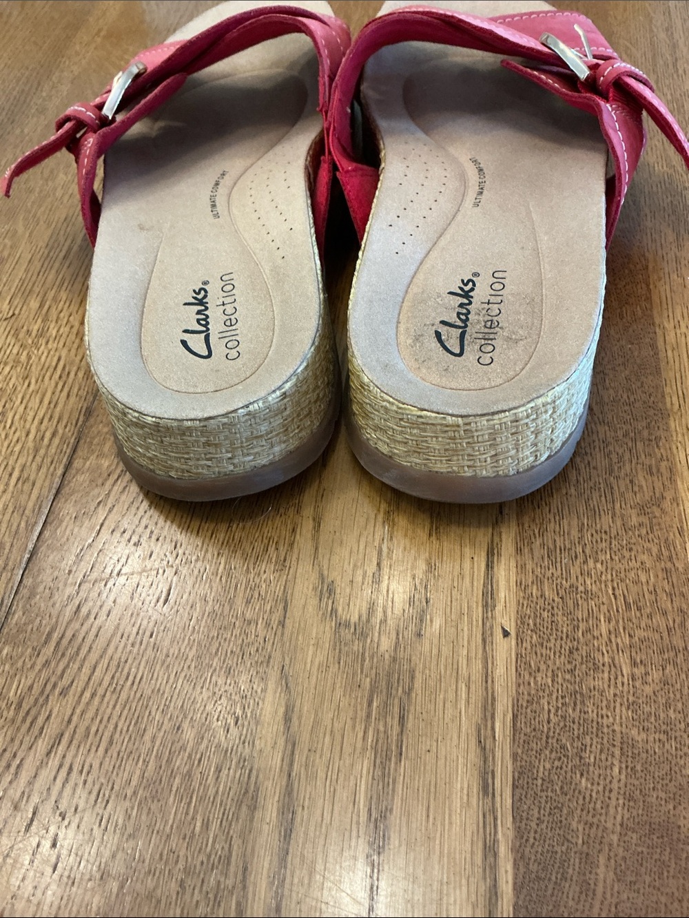 Woman’s Clarks Red Cross strap sandal. Size 10. Gold buckle is adjustable. Cute - Picture 4 of 9